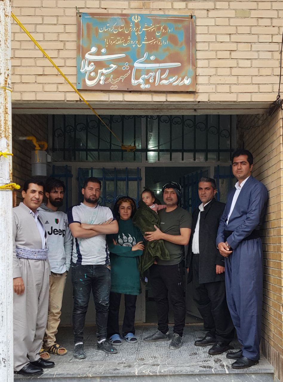 زوج خیر تهرانی به دانش‌آموزان مدرسه روستایی «روح نشاط» هدیه دادند