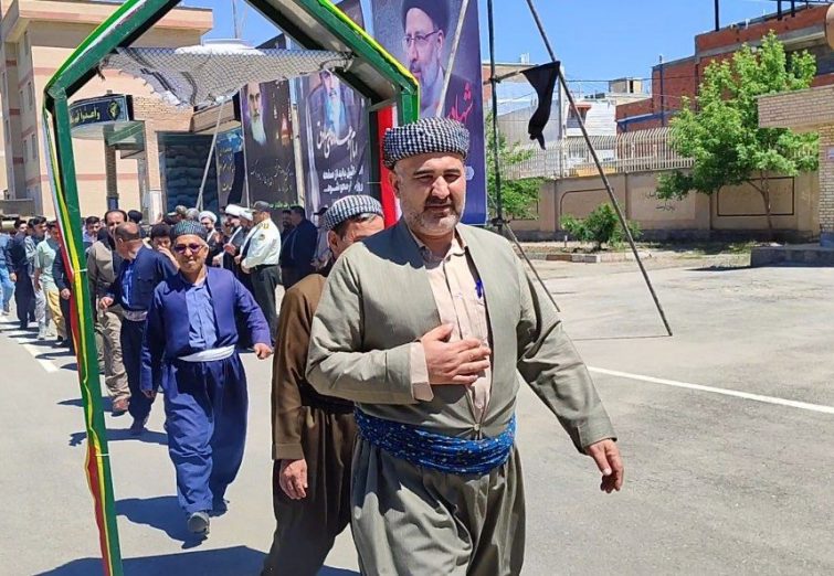 گزارش تصویری؛ بدرقه کاروان اعزامی شهرستان مریوان به مراسم ارتحال امام (ره)