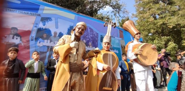 هفدهمین جشنواره تئاتر خیابانی مریوان آغاز شد