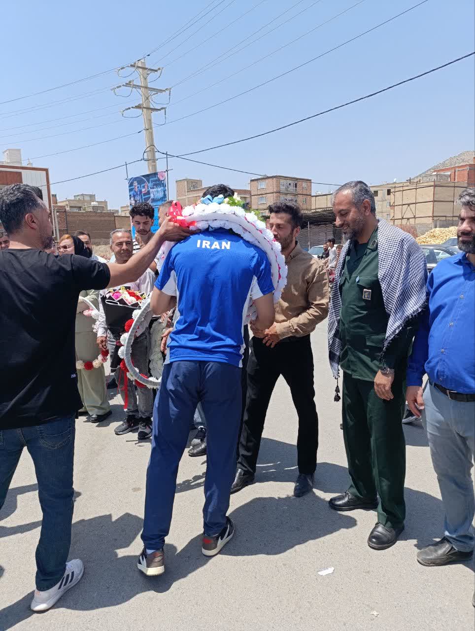 قهرمان کردستانی در مریوان مورد استقبال قرار گرفت