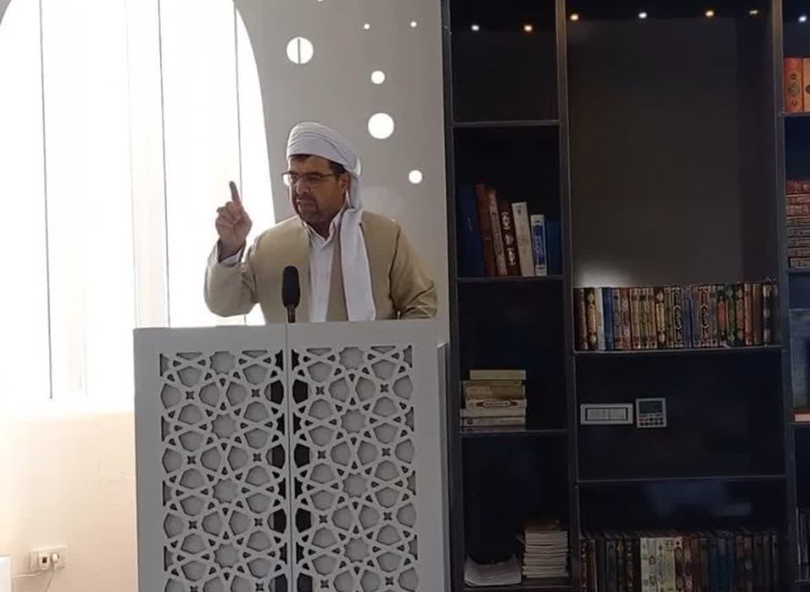 جوانان نباید فریب تبلیغات فریبنده غرب را بخورند