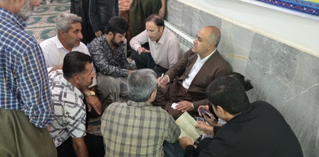 برگزاری میز خدمت ادارات در مسجد جامع شهر مریوان
