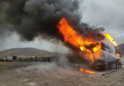 آتشسوزی دستگاه تریلی در مرز باشماق مهار شد آتشسوزی دستگاه تریلی در مرز باشماق مهار شد