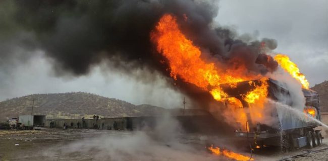 آتشسوزی دستگاه تریلی در مرز باشماق مهار شد آتشسوزی دستگاه تریلی در مرز باشماق مهار شد