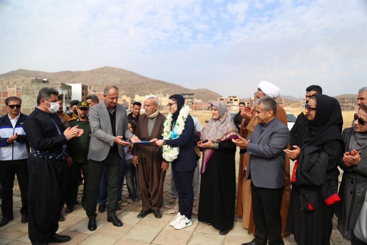 مراسم استقبال از بانوی مدال‌آور کردستانی در مریوان