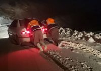 عملیات رهاسازی خودروها در کولاک محور مریوان – سقز