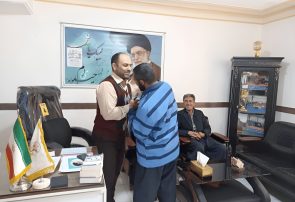 زندانی بدهکار در روز پدر با گذشت و همیاری خیرین آزاد شد