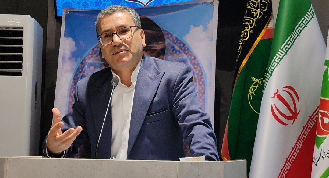 مکتبی فراتر از الگوهای رایج قدرت مکتبی فراتر از الگوهای رایج قدرت