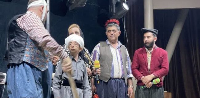 هنرمندی که هنر را به زبان مردمش بدل می‌کند