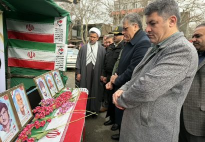 آیین گلباران تمثال مبارک حضرت امام خمینی (ره) در مریوان برگزار شد