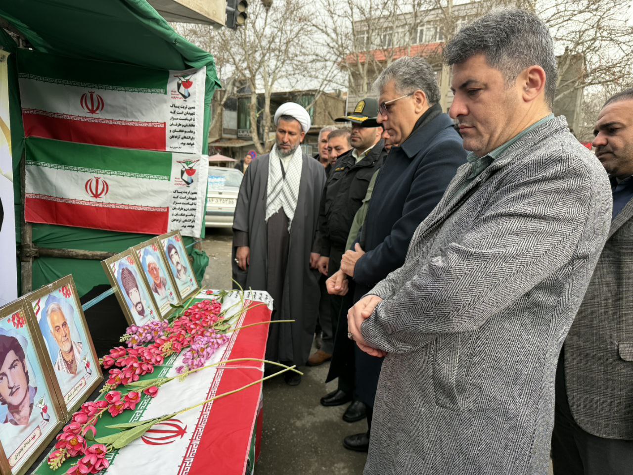 آیین گلباران تمثال مبارک حضرت امام خمینی (ره) در مریوان برگزار شد آیین گلباران تمثال مبارک حضرت امام خمینی (ره) در مریوان برگزار شد