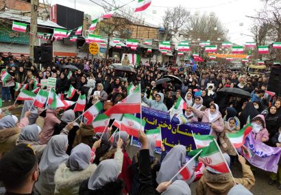 حضور باشکوه مردم شهرستان مریوان در راهپیمایی ۲۲ بهمن
