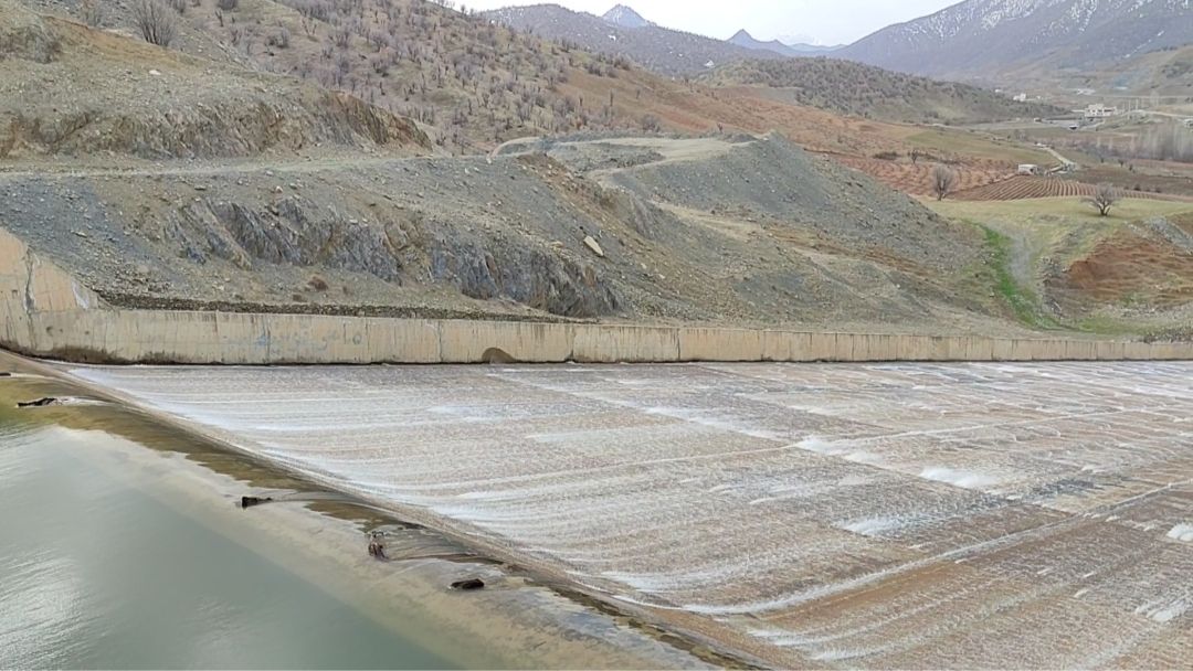 سرریز شدن سد گاران امید تازه‌ای برای توسعه اراضی آبی ایجاد کرد