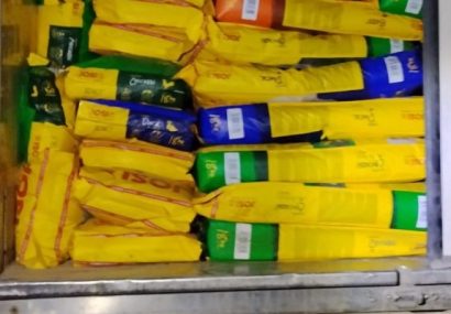 کامیون حامل ۳۷ تن غذای حیوانات خانگی در گمرک باشماق مریوان توقیف شد کامیون حامل ۳۷ تن غذای حیوانات خانگی در گمرک باشماق مریوان توقیف شد