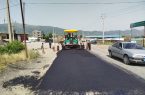 آغاز عملیات لکه‌گیری و روکش آسفالت محورهای روستایی حاشیه دریاچه زریبار در مریوان