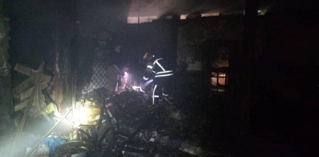 آتشسوزی در یک کارگاه تولید مبل در مریوان مهار شد آتشسوزی در یک کارگاه تولید مبل در مریوان مهار شد