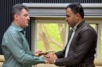 خبر مریوانی ۵۰۰ میلیون تومان برای احداث زمین چمن مصنوعی مدرسه کانیدینار اهدا کرد