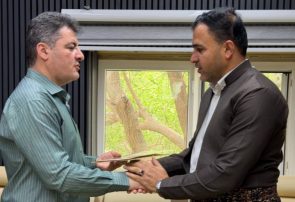 خبر مریوانی ۵۰۰ میلیون تومان برای احداث زمین چمن مصنوعی مدرسه کانیدینار اهدا کرد