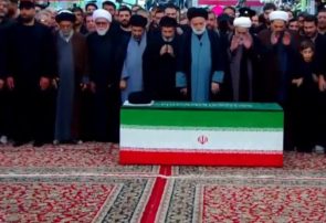 نماز بر پیکر رهبر شهید انقلاب در حرم امام رضا(ع) اقامه شد