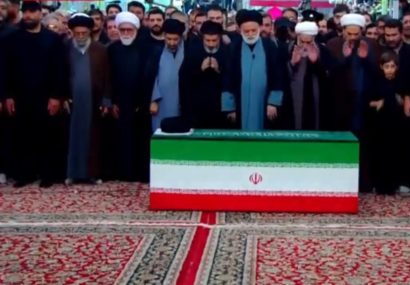 نماز بر پیکر رهبر شهید انقلاب در حرم امام رضا(ع) اقامه شد