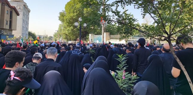 آغاز وداع میلیونی ملت با رهبر شهید انقلاب آغاز وداع میلیونی ملت با رهبر شهید انقلاب