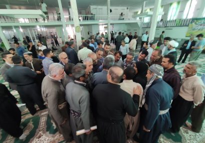 برپایی میز خدمت ادارات در مسجد جامع مریوان