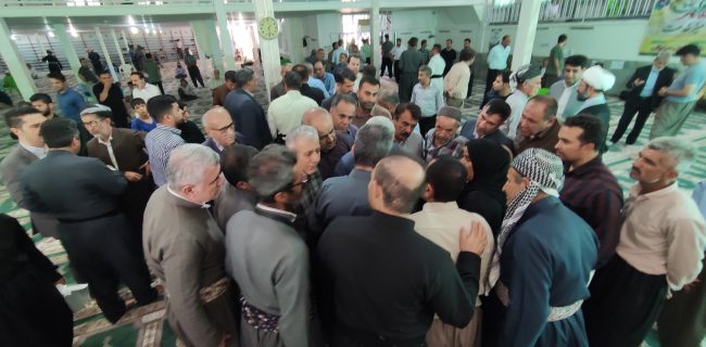 برپایی میز خدمت ادارات در مسجد جامع مریوان برپایی میز خدمت ادارات در مسجد جامع مریوان