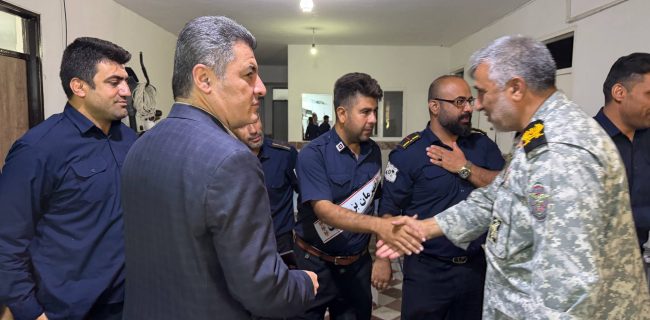 تقدیر فرماندار و فرمانده سپاه مریوان از مجاهدت‌های آتش‌نشانان